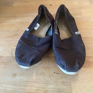 Comfortable black toms GUC